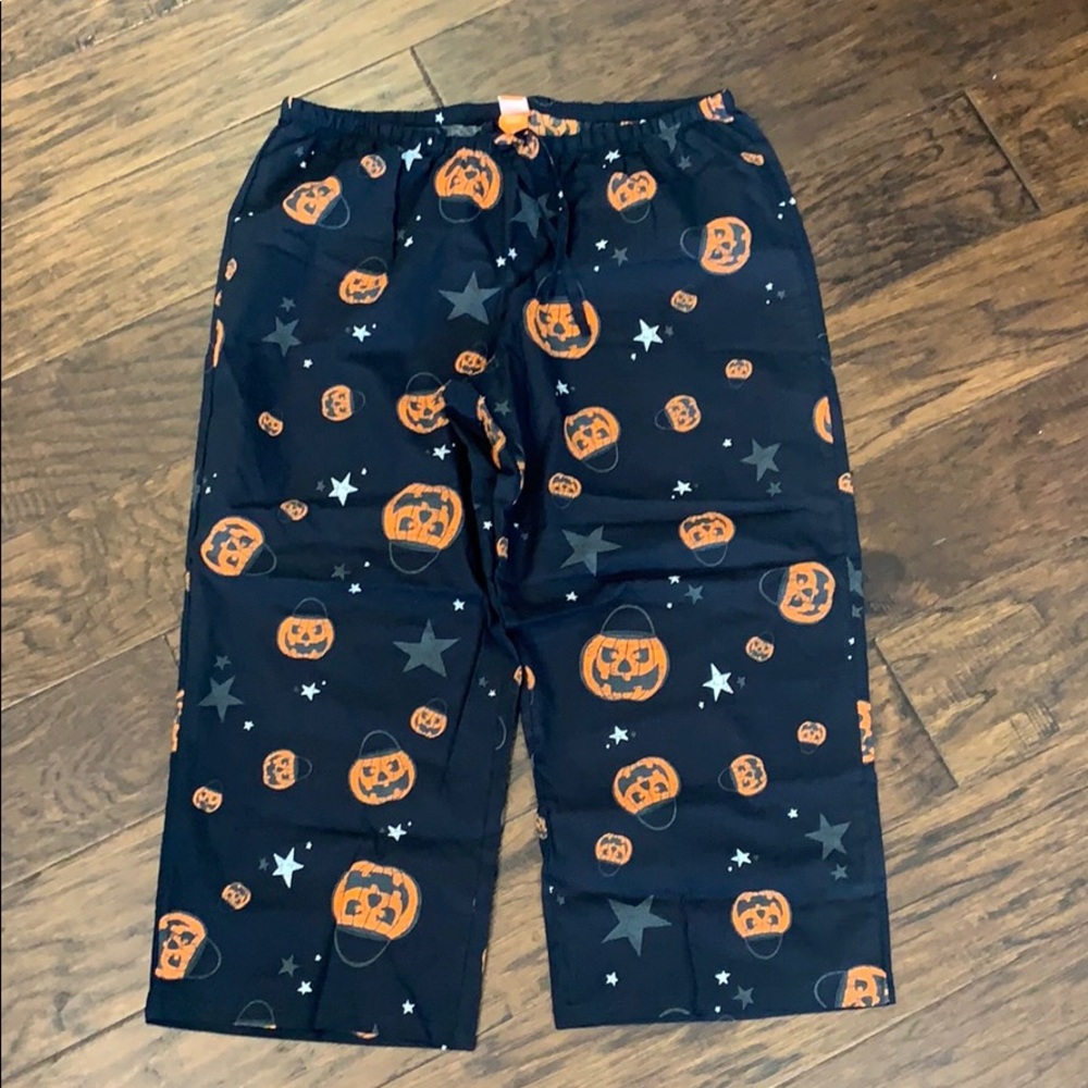 🎃Women’s Halloween capris☠️